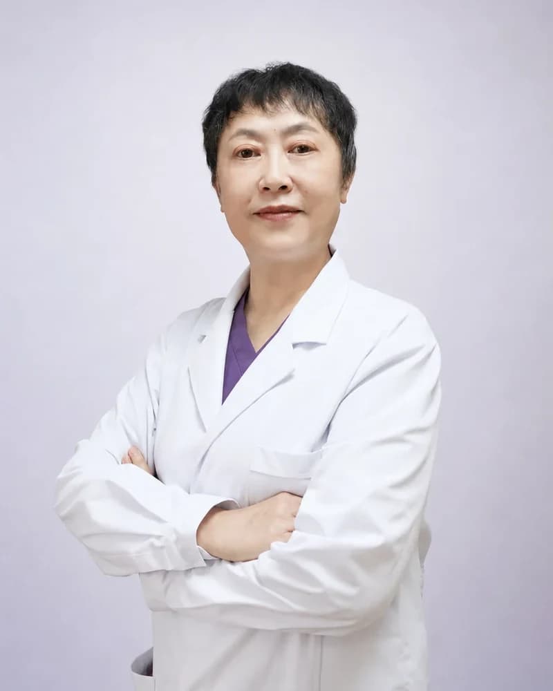 蔡显莲主治医师 / 门诊主任形象照