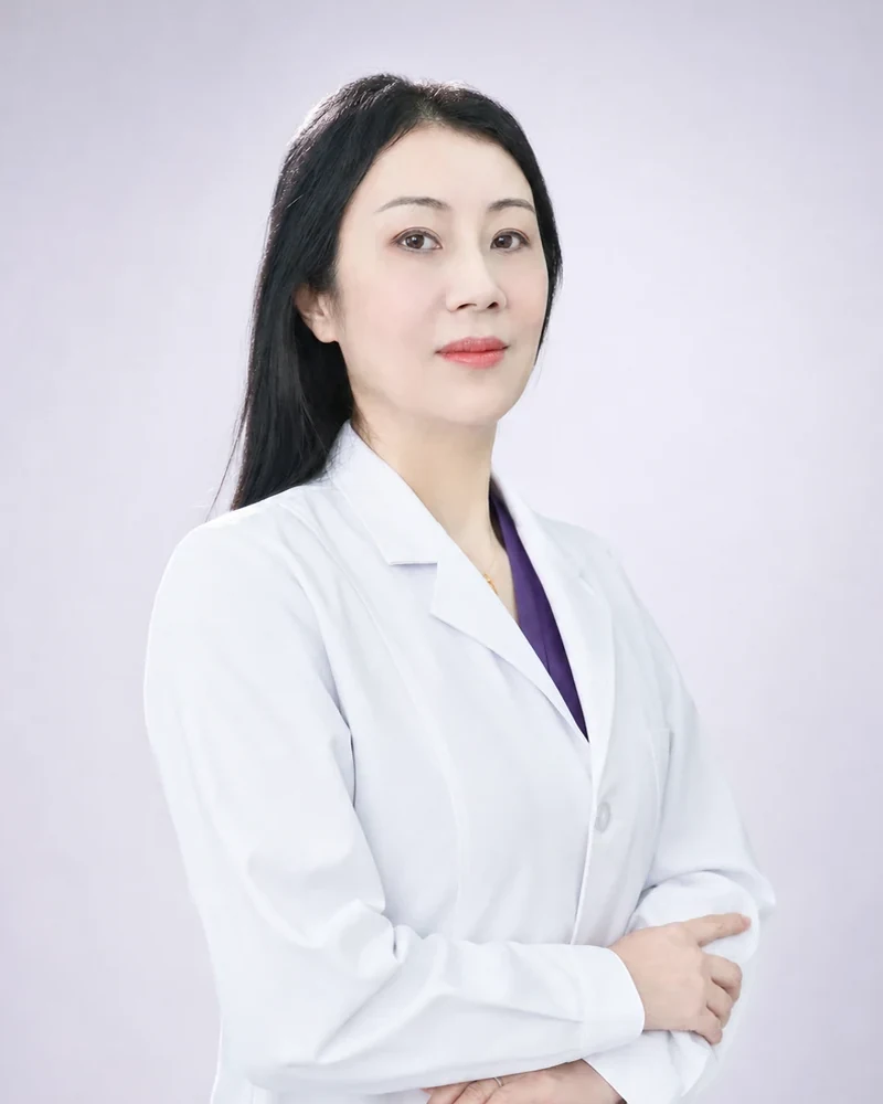 何迪主治医师 / 门诊主任形象照